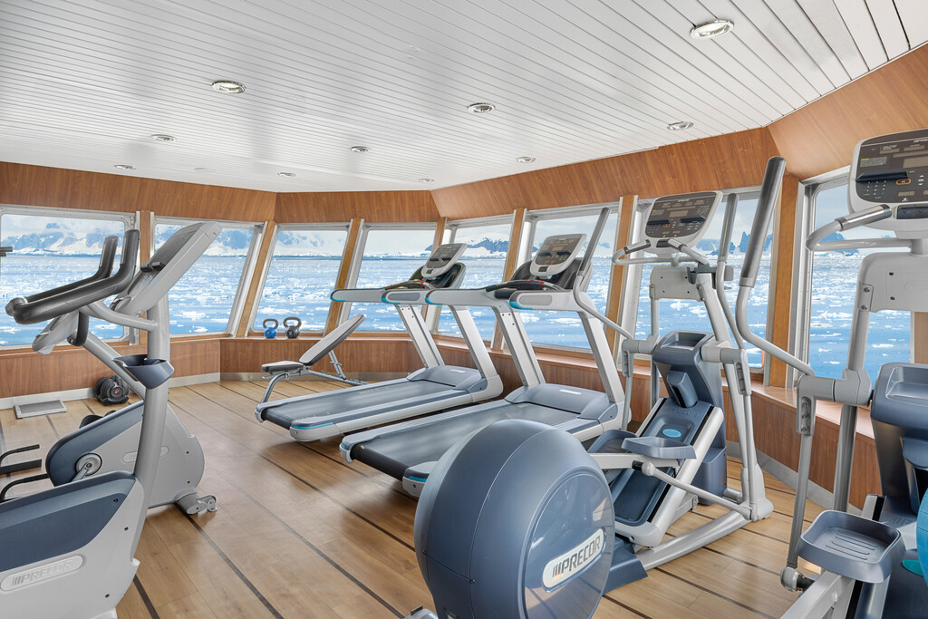 Medium RGB LEX Ship NG Explorer Interior Fitness Center W3A5075