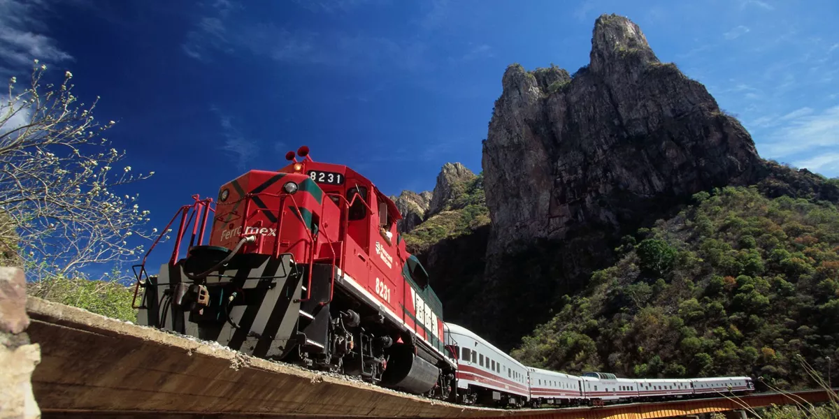 Sierra Madre Express train On Temoris Bridge
