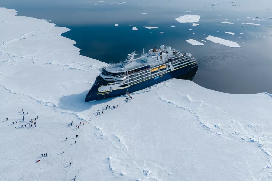 Medium RGB LEX Greenland Ship NG Resolution Exterior JVF0182