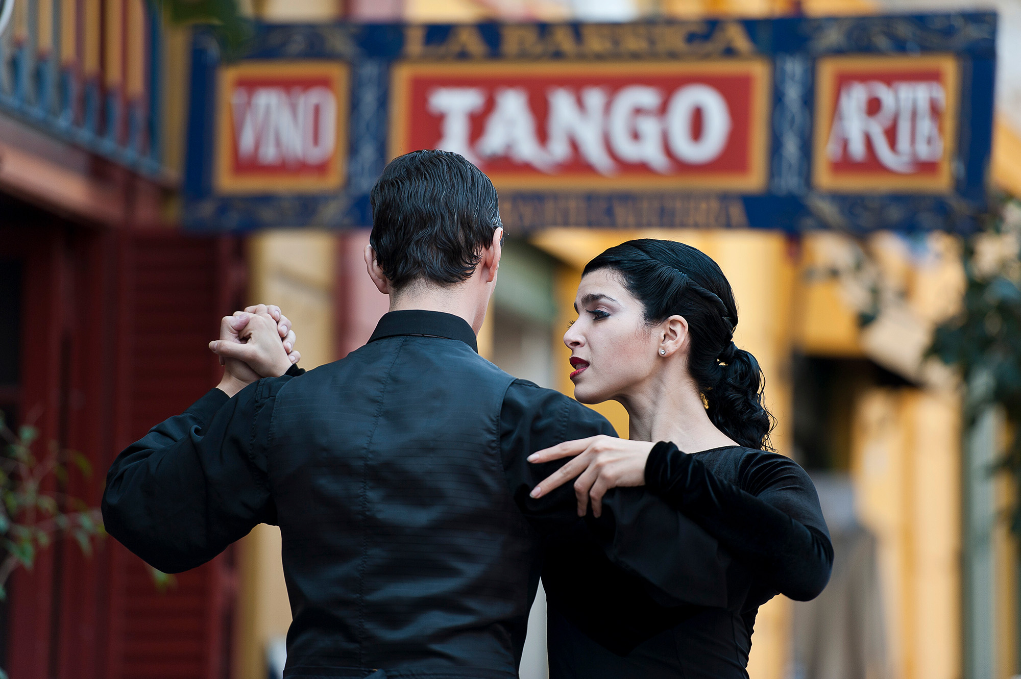 couple dancing tango
