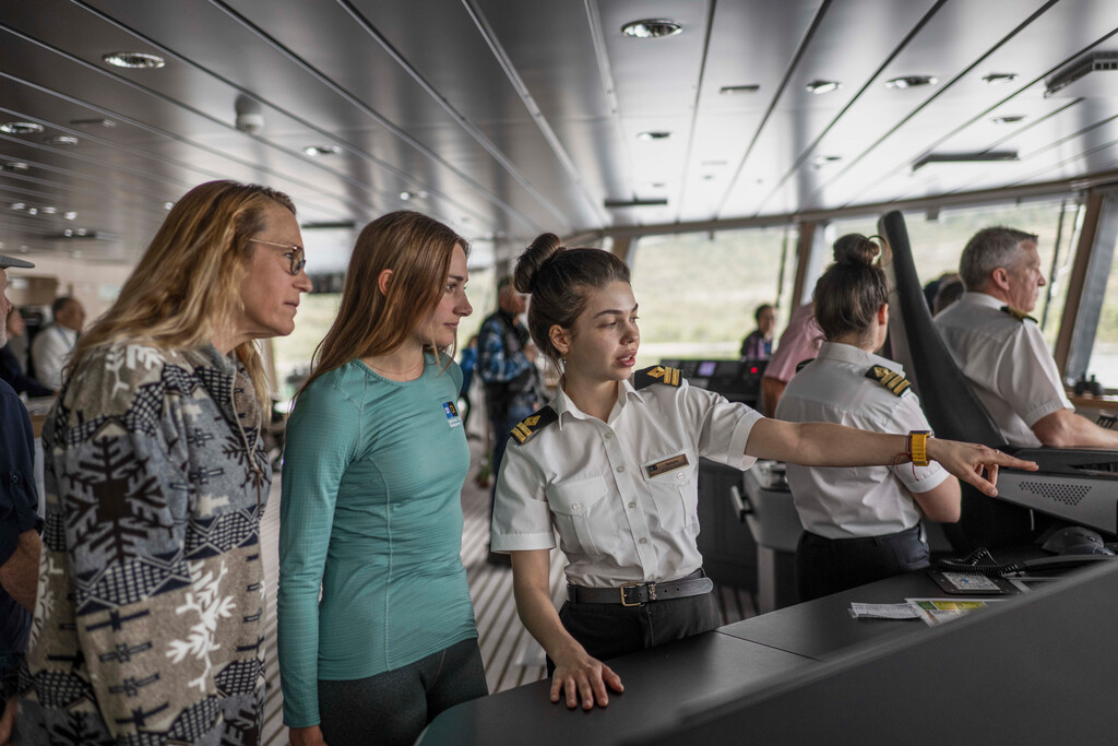 Medium RGB LEX Ship NG Resolution Interior Bridge DV RS24 316