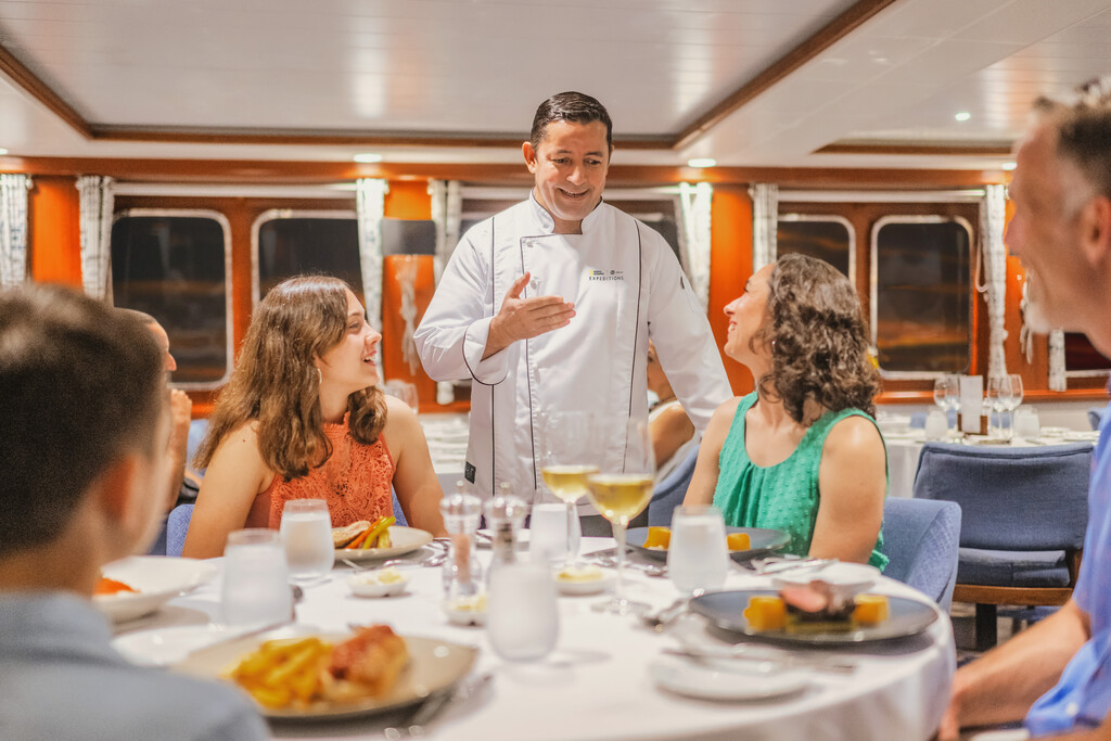 Medium RGB LEX Ship NG Endeavour II Interior Restaurant DV90