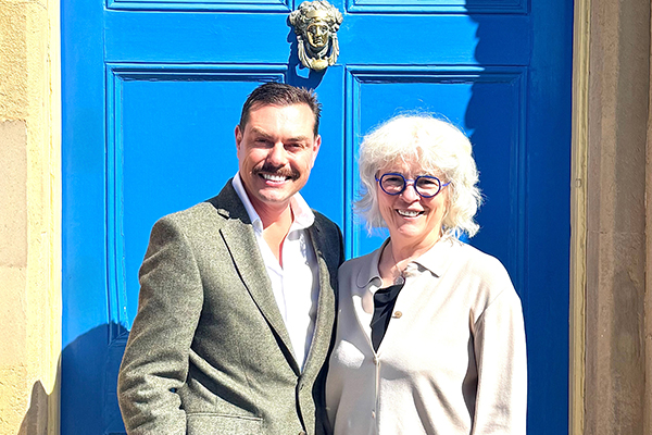 AW & BV Neil And Catherine 600X400