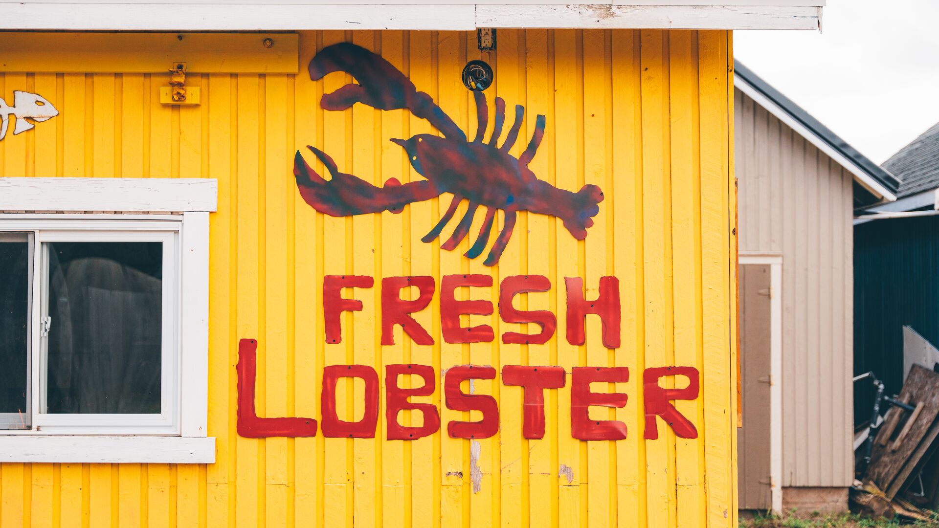 sign on side of a building that says fresh lobster