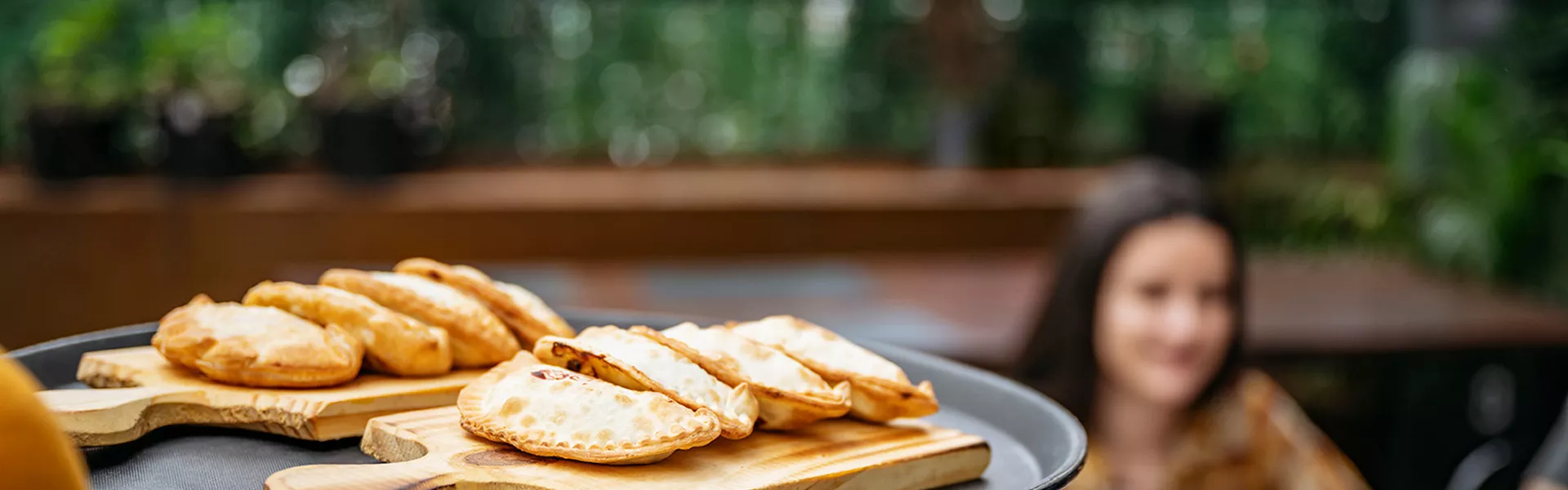 person delivering empanadas to a couple