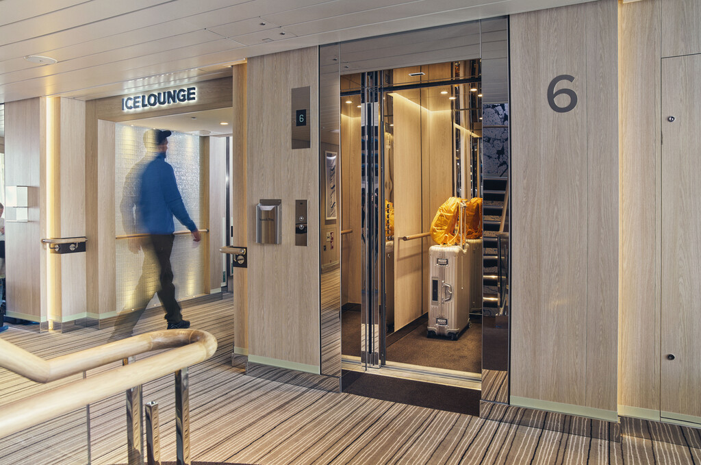 Medium RGB LEX Ship NG Endurance Resolution Interior Elevator OH2697